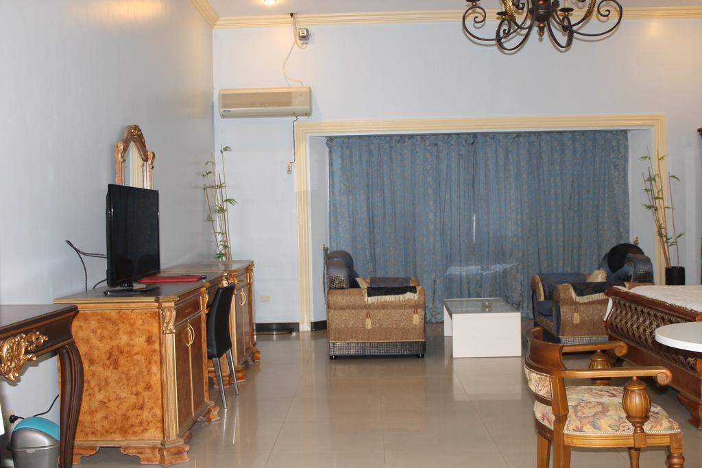 Prince Hotel Angeles Room photo